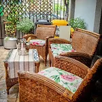 Solis A Cosy With Patio Walk To *