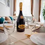 Сasa de vacaciones Solis A Cosy With Patio Walk To *
