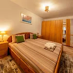 Сasa de vacaciones Solis A Cosy With Patio Walk To *