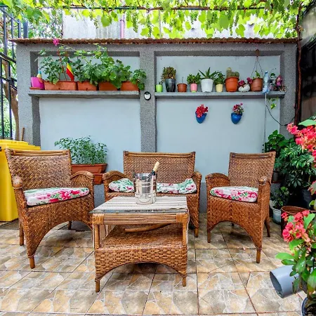 Solis A Cosy With Patio Walk To