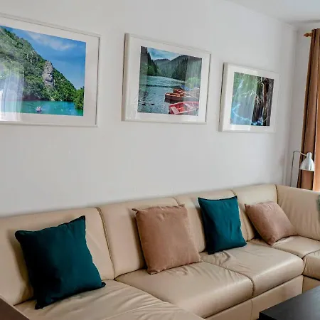 Сasa de vacaciones Solis A Cosy With Patio Walk To